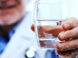 Щелочная вода выводит токсины убивает рак и воспаление! Вот как её сделать и употреблять!