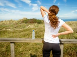Вот 7 упражнений на 1 минуту, чтобы через месяц забыть о боли в спине