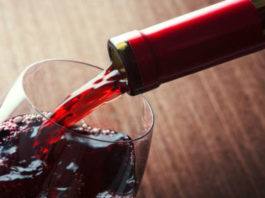 Ученые выяснили — бокал красного вина приравнивается к 1 часу занятий спортом